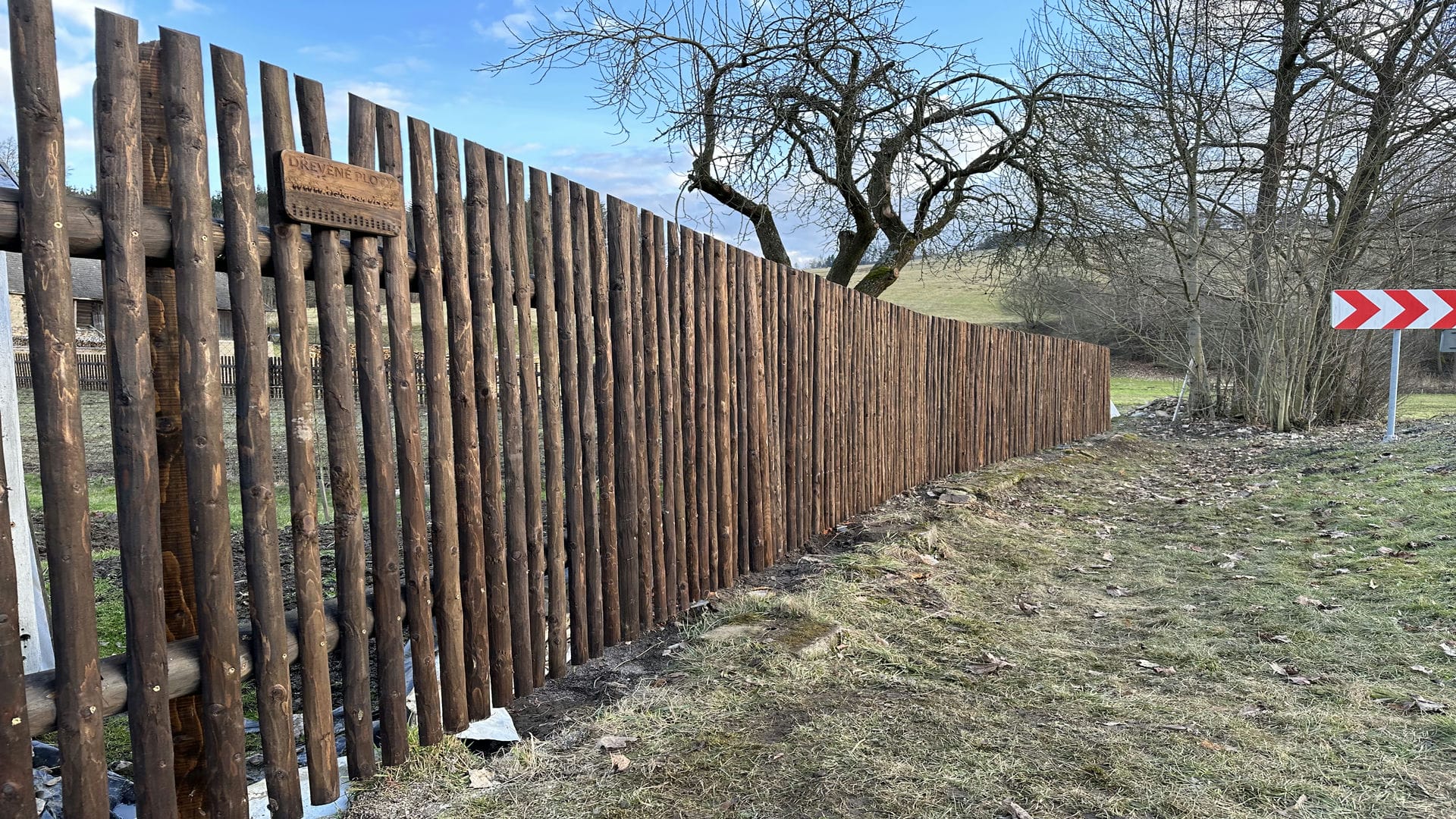 Obrázek 2 / Dřevěné ploty - strojně loupané   - realizace Ubušínek 02-2023